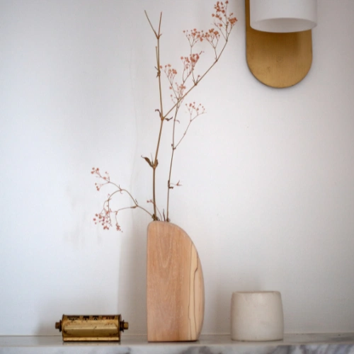 Trinkets add interest above the kitchen worktop.