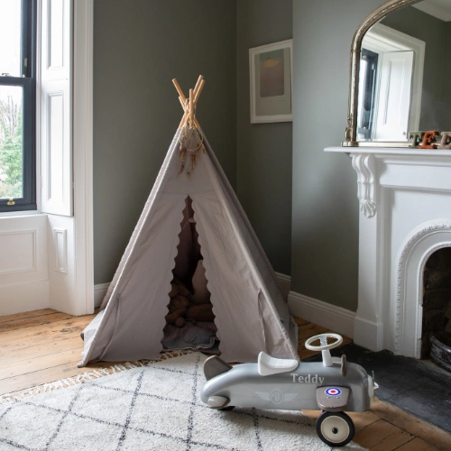 A cute teepee in Teddy’s bedroom.