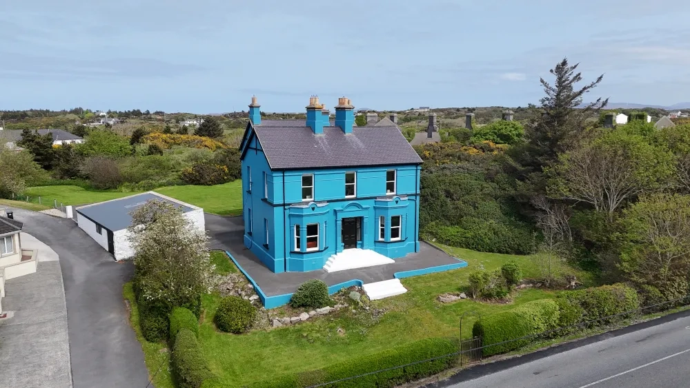 Donegal property formerly used by ‘The Screamers’ commune hits the market for €749,950