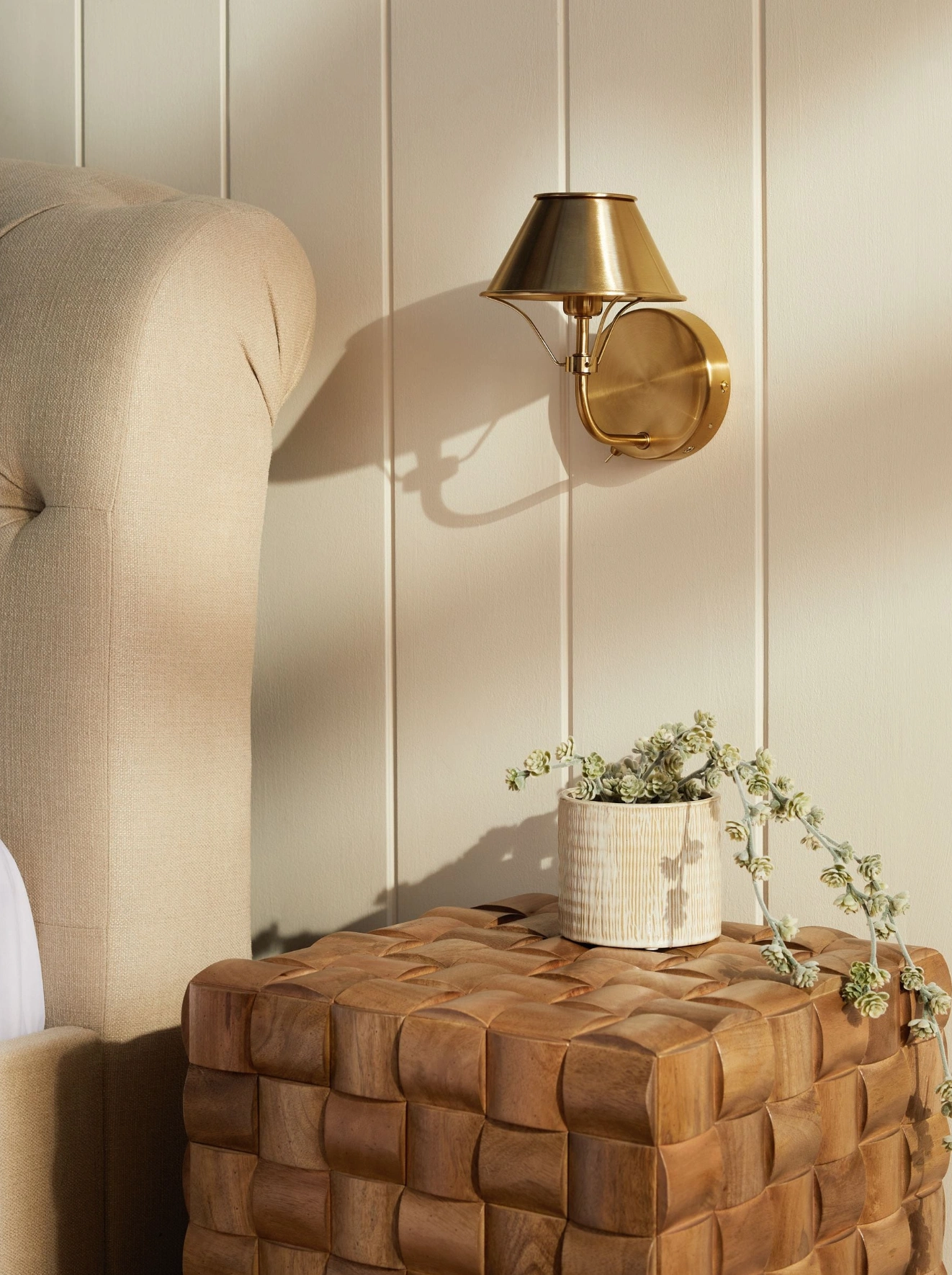 Wall lamps to add brightness to any spot – no electrician needed