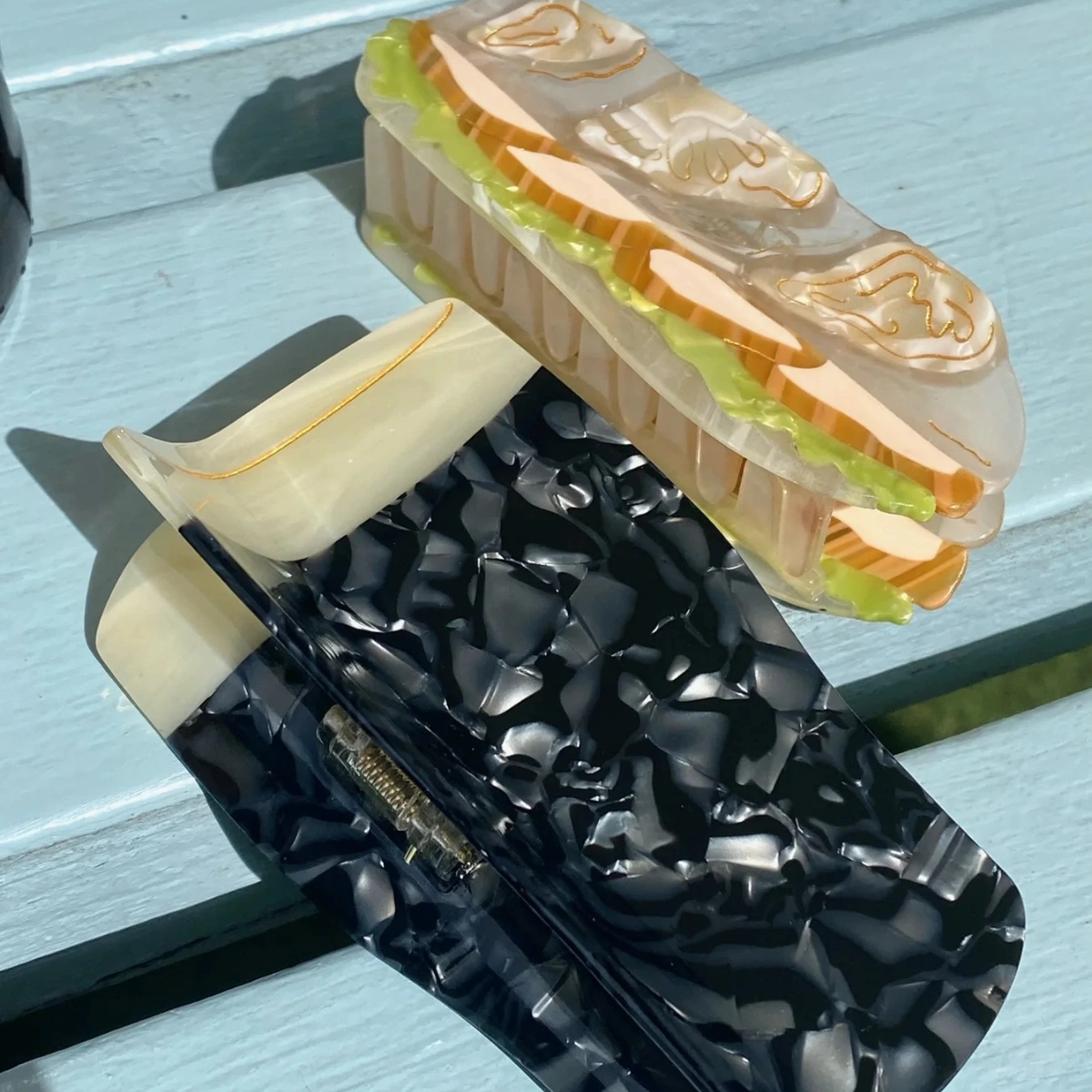 Plain or Spicy Pint Claw Clip, €15