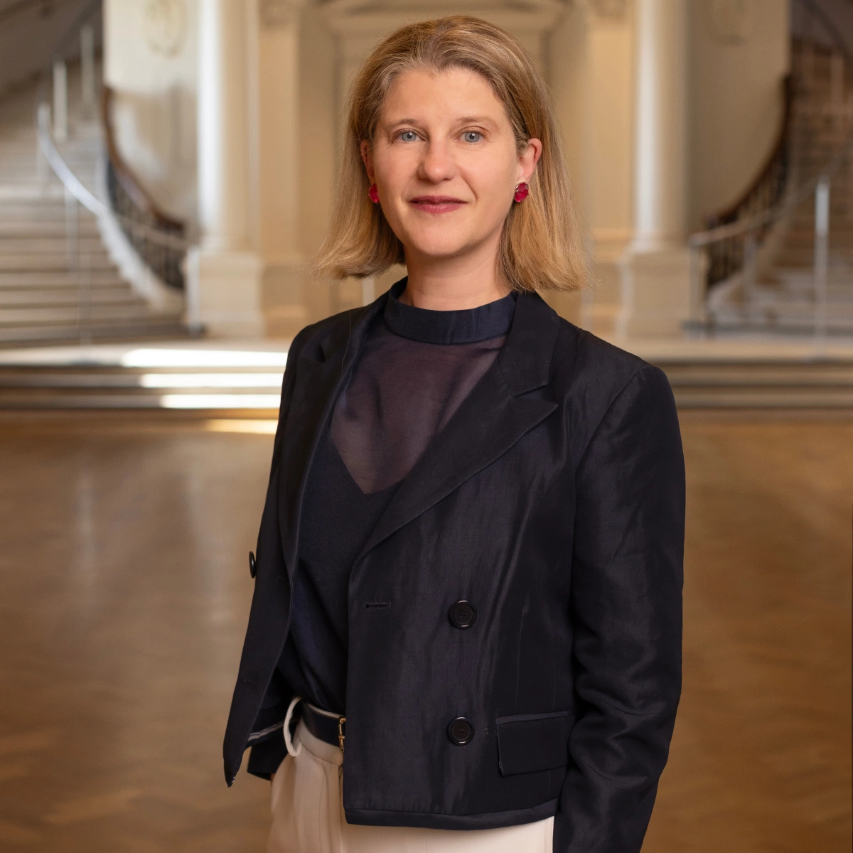 Dr. Caroline Campbell