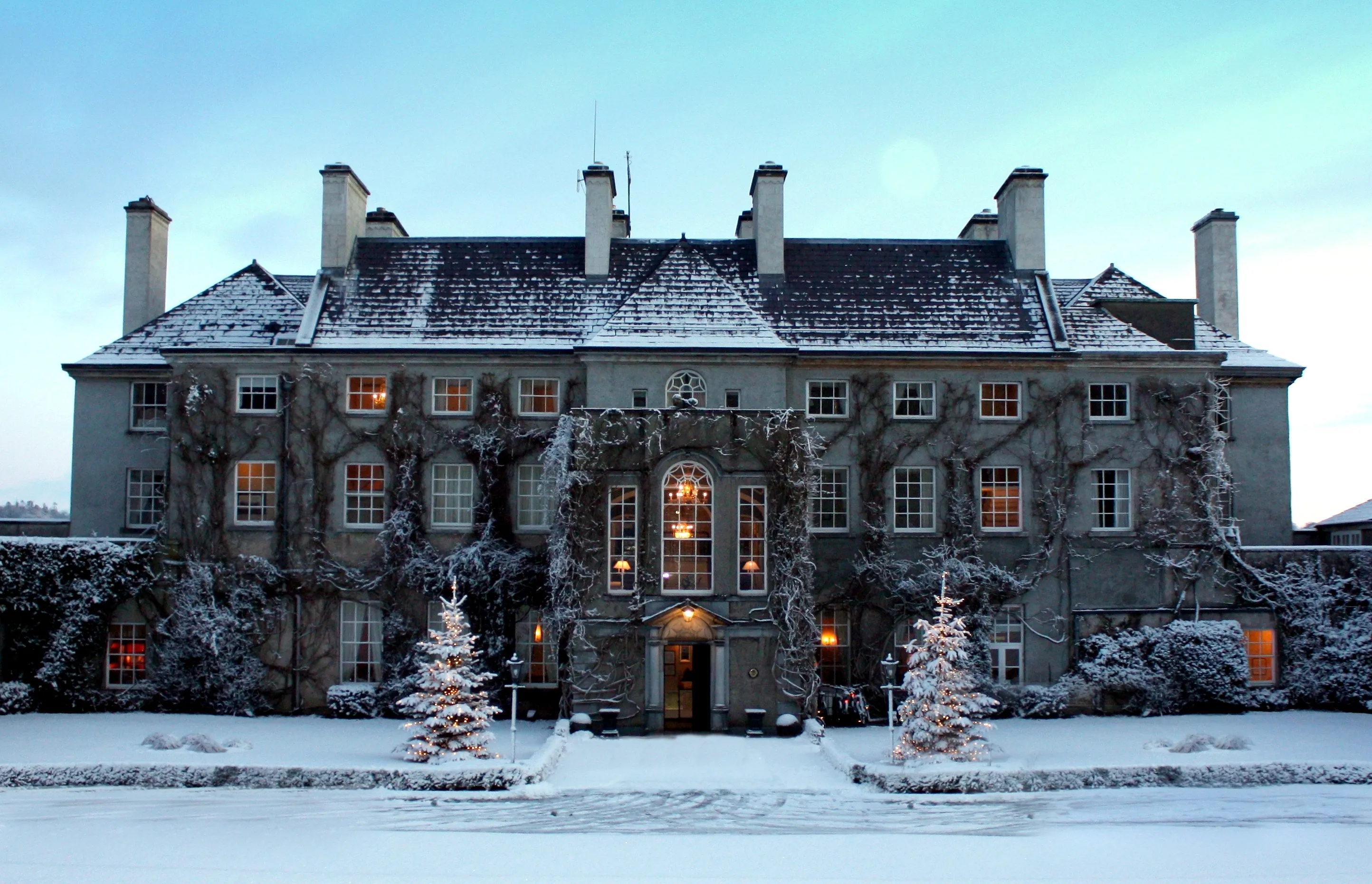This luxurious estate is the most magical location for a winter wedding