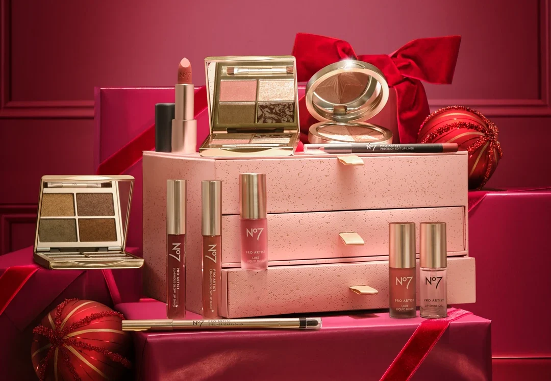 WIN a No7 Pro Artist Ultimate Glamour Beauty Vault, worth over €180