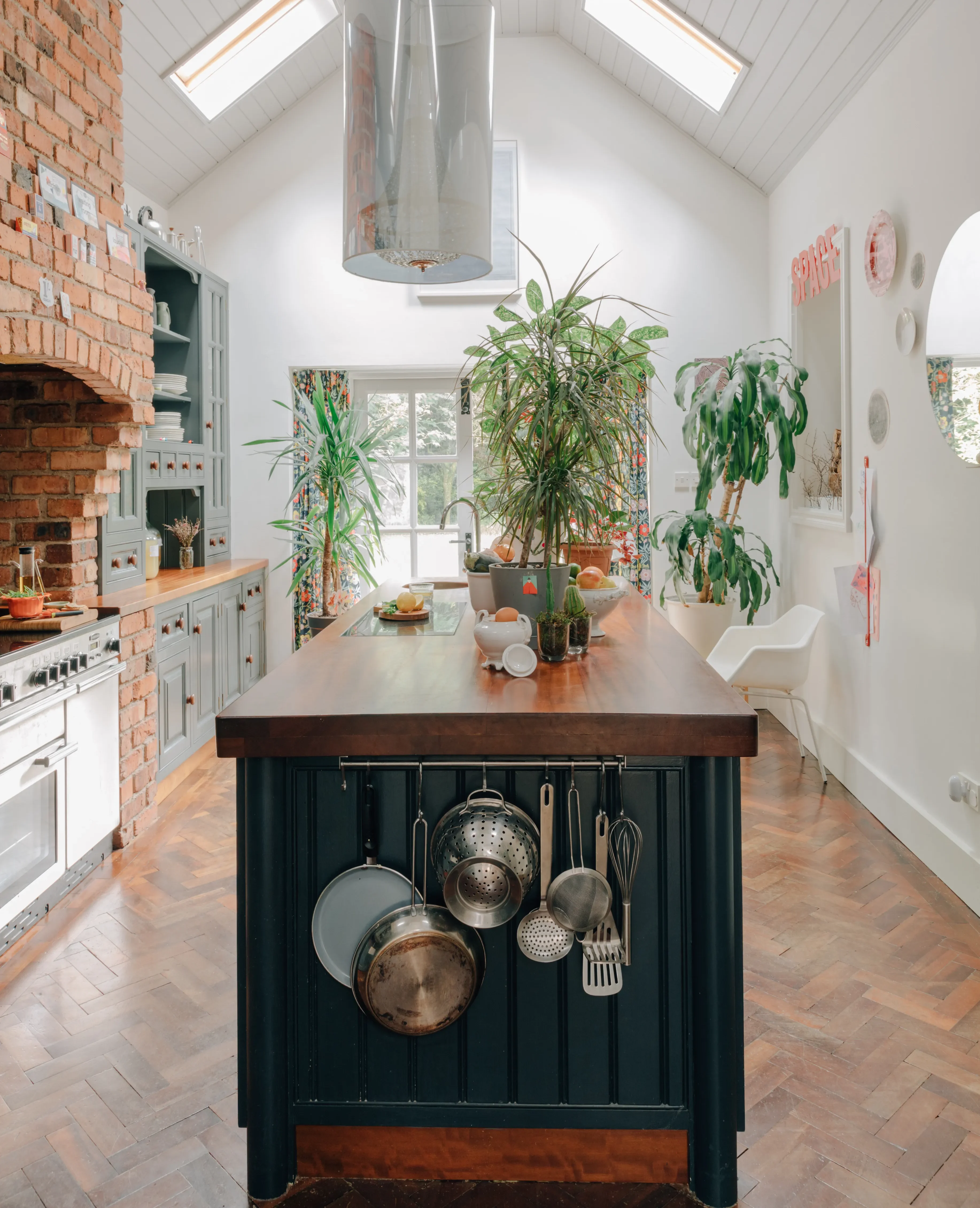 Farrow & Ball Railings and Downpipe on these kitchen units. Photo: Shantanu Starick