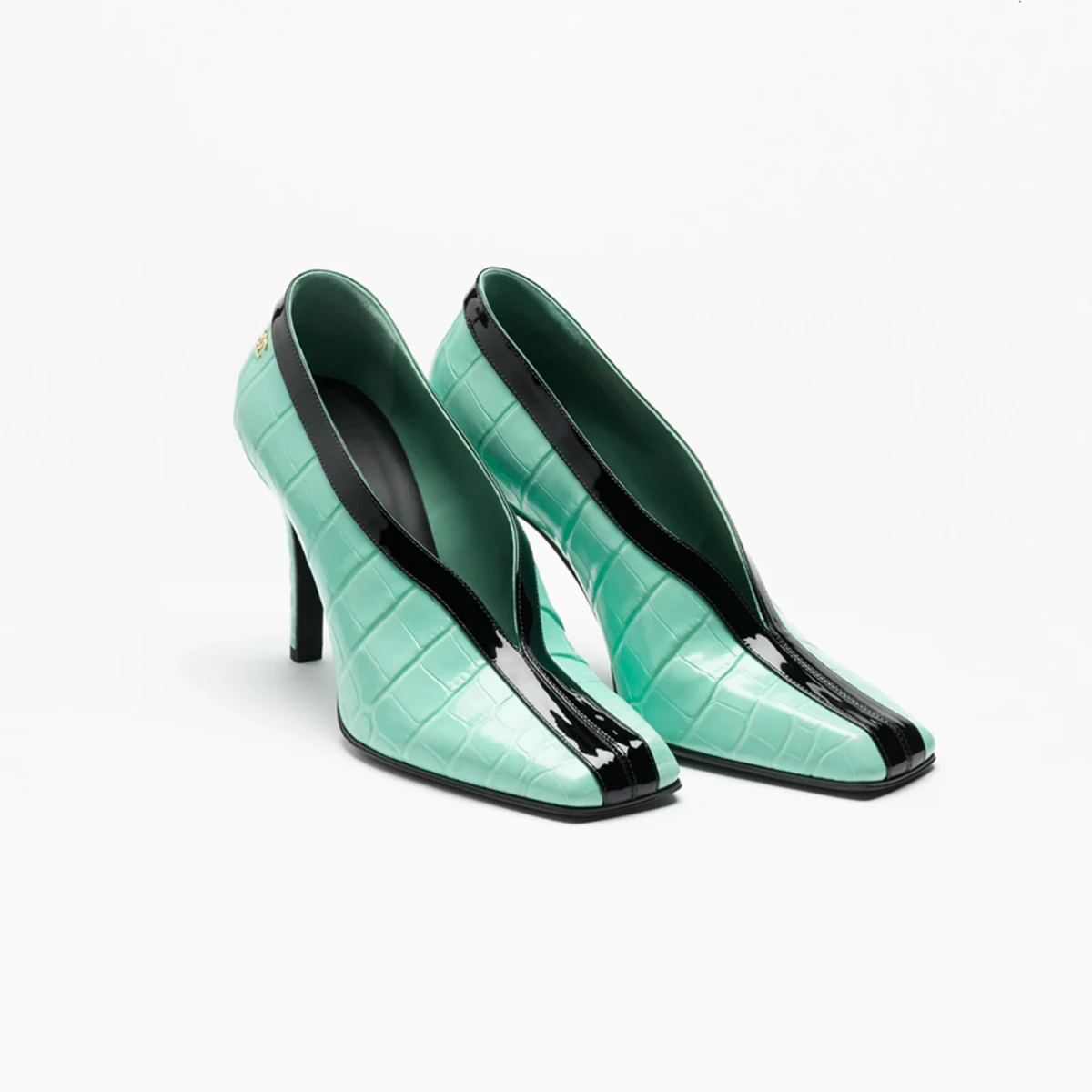 Chanel Crocodile Embossed Calfskin & Patent Calfskin Pumps, €1,300