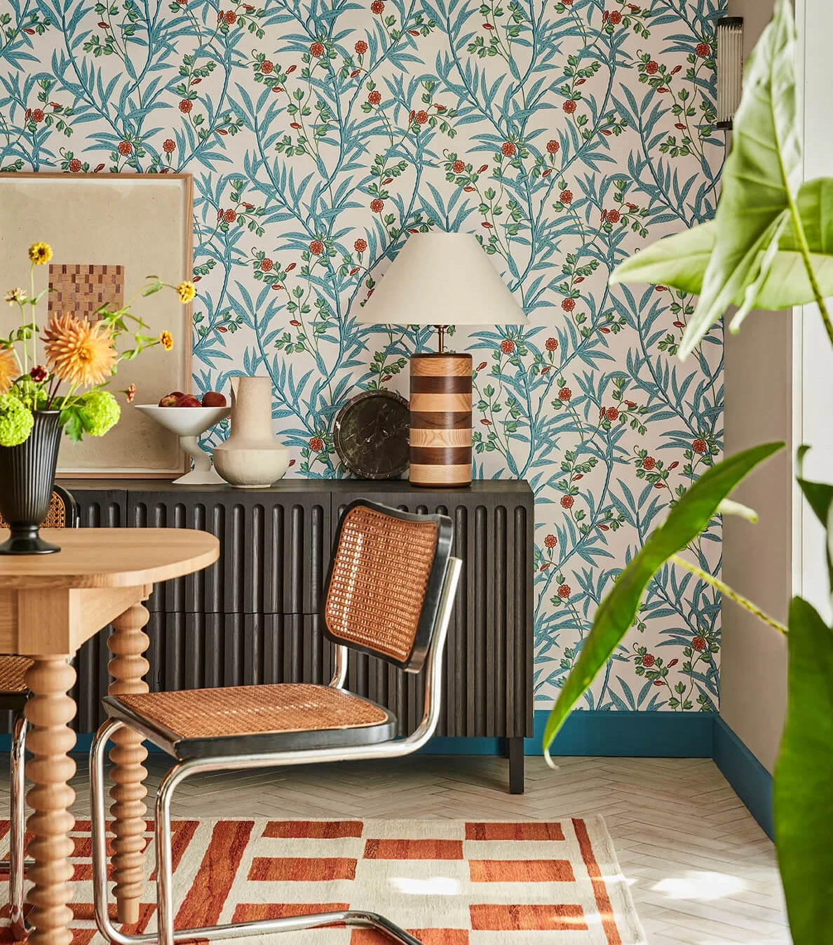 Contrasting skirting boards. Photo: Little Greene