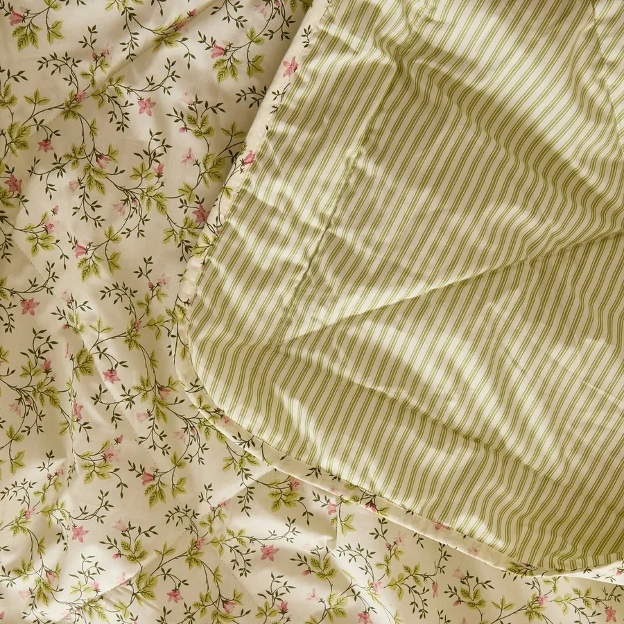 FOXFORD Dainty Lily Reversible Quilt, €159