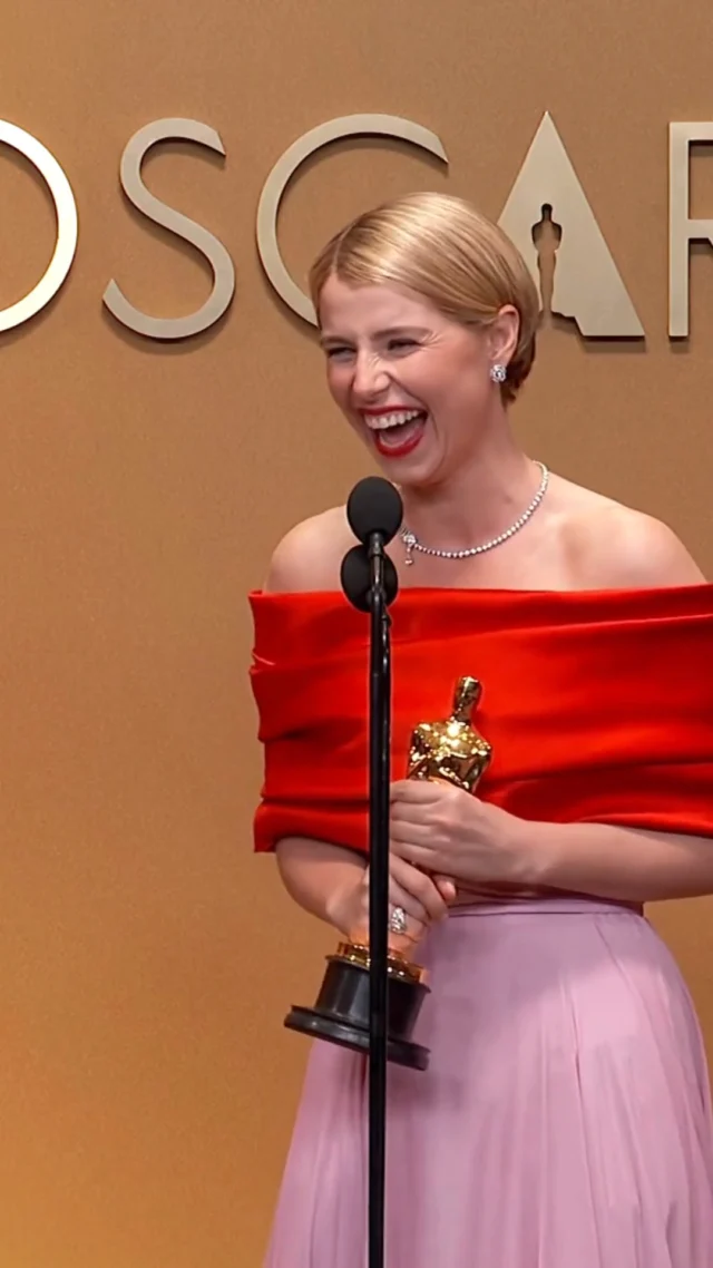 Jessie Buckley answering questions right after making history by becoming the first Irish actor to win an Academy Award for Best Actress! ?? ??

See the full winner's list from the 98th Academy Awards at the link in bio!