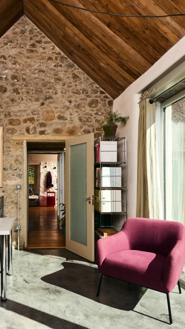 Renovating and restoring it over many years has allowed her to gradually find a layout that works for her, while respecting the house’s connection to nature and its surroundings.

Architect Patti O’Neill MRIAI of O’Neill Architecture had experience with old stone cottages when she bought this one in Tipperary, having previously transformed the Limerick cottage where she lived, uncovering original brickwork and reorganising the disjointed layout.

See the home in full through the link in bio. 

Photography by @plpix