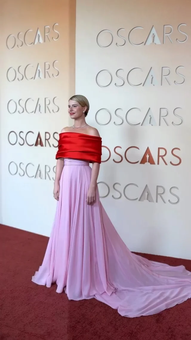 Jessie Buckley arrives on the red carpet at the Oscars, wearing Chanel ?

Nominated for Best Actress for her role in Hamnet, if she wins tonight, an Irish person will have finally won in every acting category at the Oscars – Cillian Murphy and Daniel Day-Lewis have won for Best Actor and Brenda Fricker won Best Supporting Actress but no Irish actor has yet won Best Actress ?

Good luck Jessie! ??

?: @theacademy