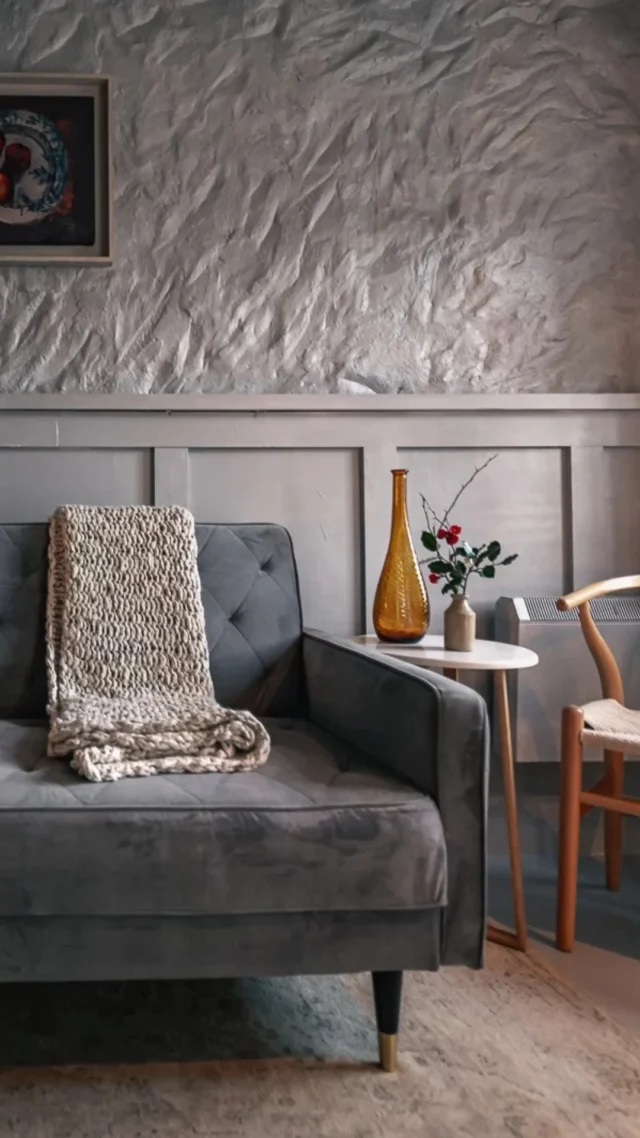 Set in Kenmare, Co Kerry, this home in a terrace of Victorian cottages dates from the early 1800s. Architect Jane Foley explains that when she bought it, it needed work but had very good bones. 

#linkinbio for more.🔗