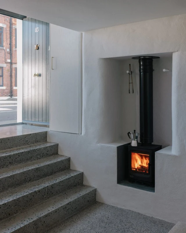 Reimagining a small house on a tight site can be a more satisfying challenge than a blank canvas, as this renovation of a late 19th-century urban cottage in Dublin 8 shows, writes Emma Gilleece.

Read in full at the #linkinbio ?

Architect: Irene Kelly in association with @ceardean
Photography: @shantanustarick